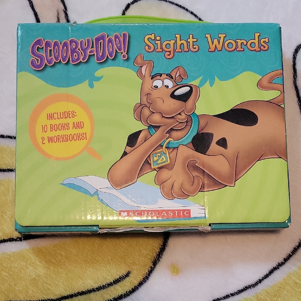 Scholastic Scooby-Doo Sight Words Set with Blue and Green Cover